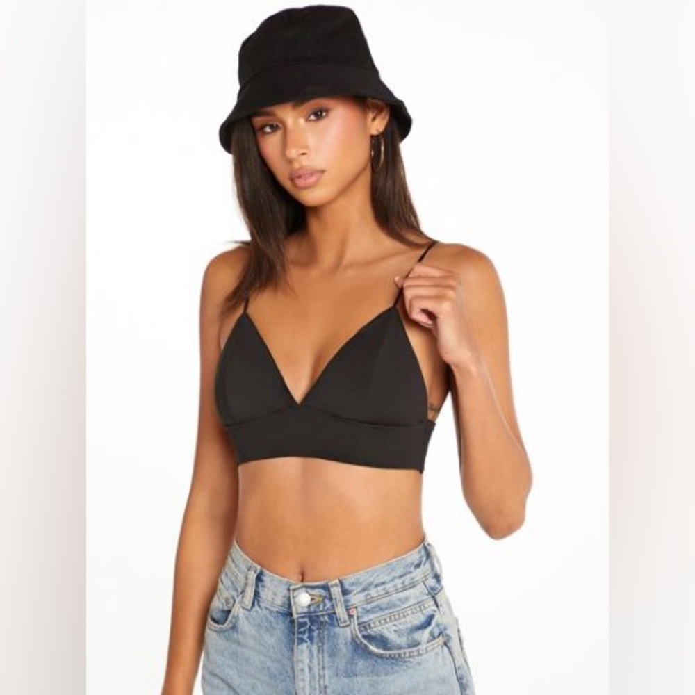 Sleek Black Cross-Back Bralette